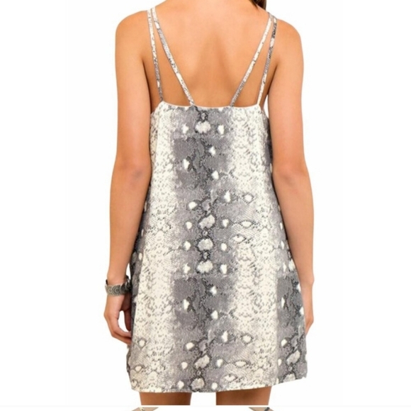 entro grey strappy snake print mini sleeveless shift dress medium - Picture 2 of 7